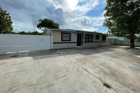 Villa ou maison à louer à Homestead, Floride: 3 chambres, 147.71 m2 № 1956624 - photo 5