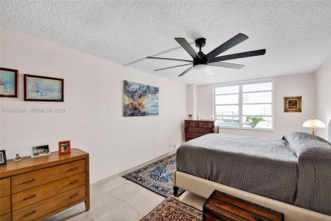 Купить кондоминиум в Санни-Айлс-Бич, Флорида 2 спальни, 170.01м2, № 2054603 - фото 24