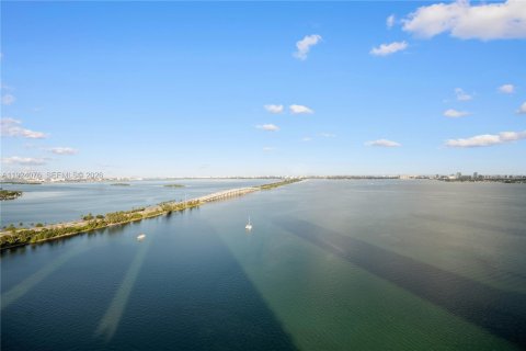 Condominio en venta en Miami, Florida, 2 dormitorios, 101.08 m2 № 2082881 - foto 22