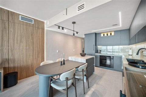 Condominio en venta en Miami, Florida, 2 dormitorios, 101.08 m2 № 2082881 - foto 4