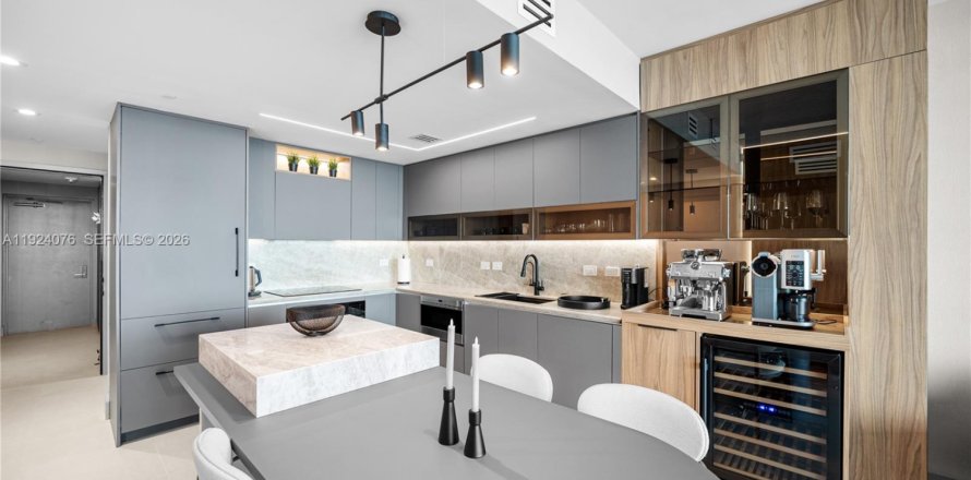 Condominio en Miami, Florida, 2 dormitorios  № 2082881