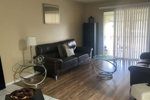 Appartement à louer à Kissimmee, Floride: 2 chambres, 500 m2 № 2167129 - photo 3