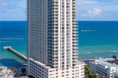 Снять в аренду кондоминиум в Санни-Айлс-Бич, Флорида 1 спальня, 92.9м2, № 1958569 - фото 1