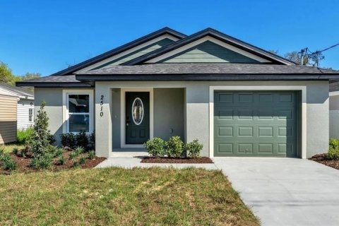 House in Winter Haven, Florida 3 bedrooms, 122.82 sq.m. № 2140273