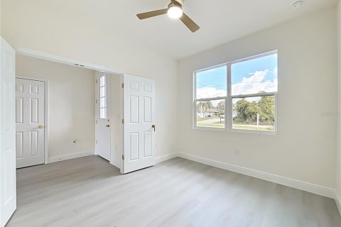 House in Sebring, Florida 4 bedrooms, 191.38 sq.m. № 2341647 - photo 8