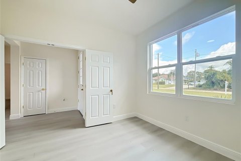 House in Sebring, Florida 4 bedrooms, 191.38 sq.m. № 2341647 - photo 9