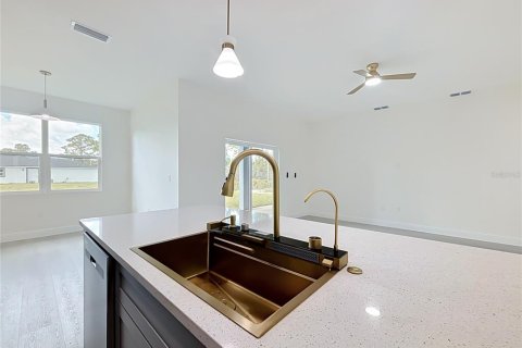House in Sebring, Florida 4 bedrooms, 191.38 sq.m. № 2341647 - photo 15