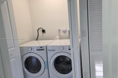 Снять в аренду виллу или дом в Флорида-Сити, Флорида 5 спален, 278.52м2, № 1946362 - фото 19