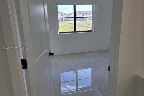 Снять в аренду виллу или дом в Флорида-Сити, Флорида 5 спален, 278.52м2, № 1946362 - фото 18