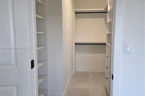 Снять в аренду виллу или дом в Флорида-Сити, Флорида 5 спален, 278.52м2, № 1946362 - фото 16