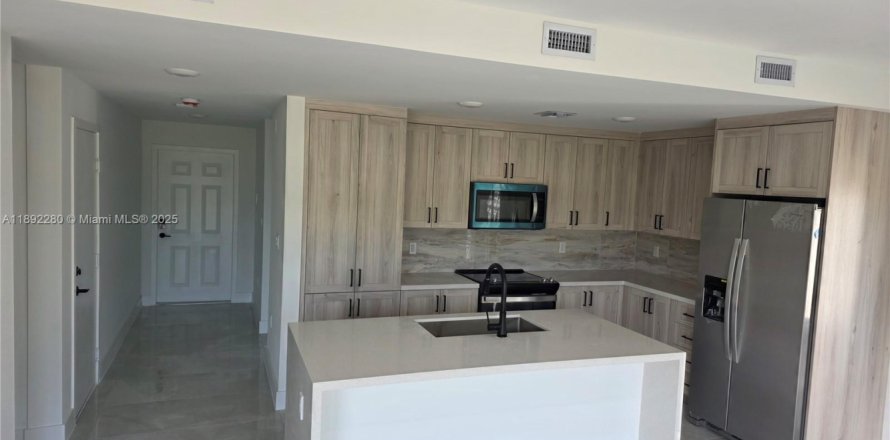 Дом в Флорида-Сити, Флорида 5 спален, 278.52м2 № 1946362