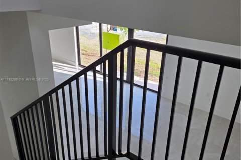 Снять в аренду виллу или дом в Флорида-Сити, Флорида 5 спален, 278.52м2, № 1946362 - фото 8