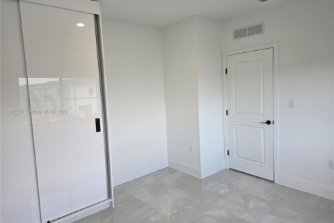 Снять в аренду виллу или дом в Флорида-Сити, Флорида 5 спален, 278.52м2, № 1946362 - фото 21