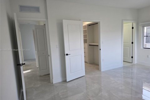 Снять в аренду виллу или дом в Флорида-Сити, Флорида 5 спален, 278.52м2, № 1946362 - фото 15