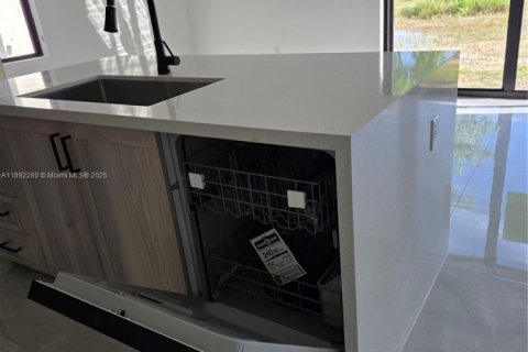 Снять в аренду виллу или дом в Флорида-Сити, Флорида 5 спален, 278.52м2, № 1946362 - фото 6