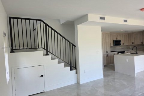 Снять в аренду виллу или дом в Флорида-Сити, Флорида 5 спален, 278.52м2, № 1946362 - фото 7