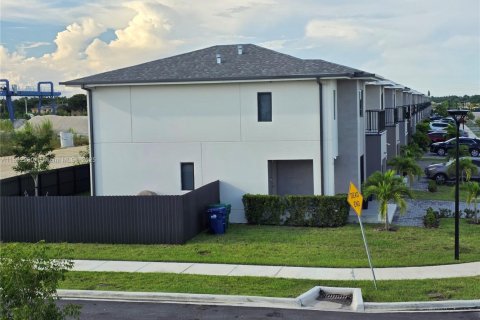 Снять в аренду виллу или дом в Флорида-Сити, Флорида 5 спален, 278.52м2, № 1946362 - фото 23