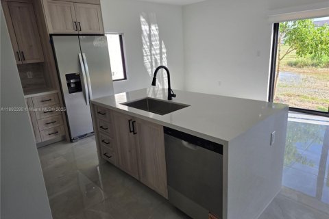 Снять в аренду виллу или дом в Флорида-Сити, Флорида 5 спален, 278.52м2, № 1946362 - фото 5