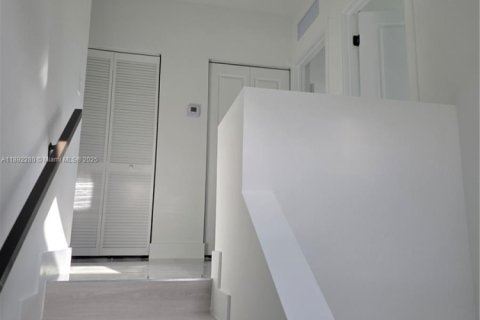 Снять в аренду виллу или дом в Флорида-Сити, Флорида 5 спален, 278.52м2, № 1946362 - фото 9