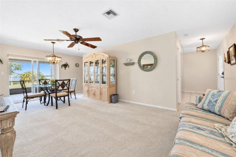 Villa ou maison à vendre à Punta Gorda, Floride: 2 chambres, 140.1 m2 № 2418582 - photo 8