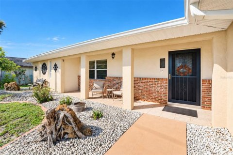 Villa ou maison à vendre à Punta Gorda, Floride: 2 chambres, 140.1 m2 № 2418582 - photo 3
