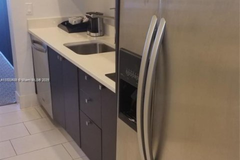 Купить кондоминиум в Дорал, Флорида 1 спальня, 65.5м2, № 1978487 - фото 3