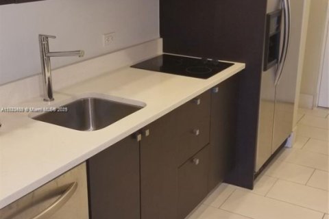 Купить кондоминиум в Дорал, Флорида 1 спальня, 65.5м2, № 1978487 - фото 2