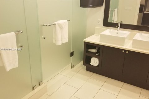 Купить кондоминиум в Дорал, Флорида 1 спальня, 65.5м2, № 1978487 - фото 9