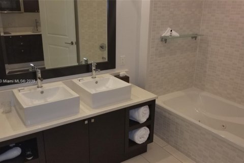 Купить кондоминиум в Дорал, Флорида 1 спальня, 65.5м2, № 1978487 - фото 10