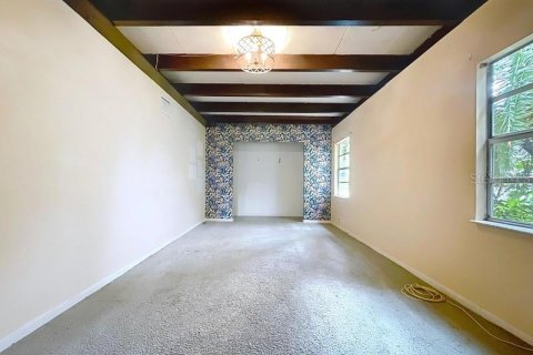 House in Saint Petersburg, Florida 3 bedrooms, 127.46 sq.m. № 1903644 - photo 7