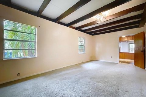 House in Saint Petersburg, Florida 3 bedrooms, 127.46 sq.m. № 1903644 - photo 8