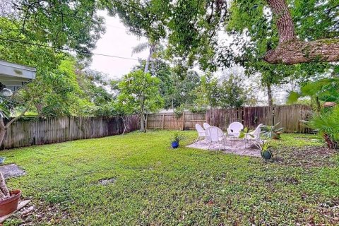 House in Saint Petersburg, Florida 3 bedrooms, 127.46 sq.m. № 1903644 - photo 20