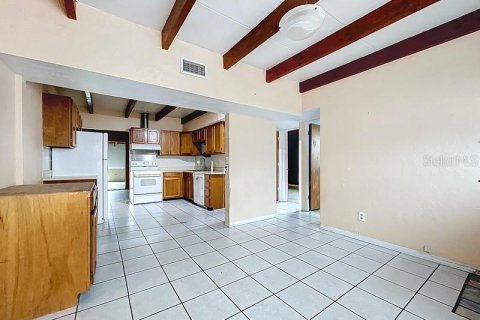 House in Saint Petersburg, Florida 3 bedrooms, 127.46 sq.m. № 1903644 - photo 14