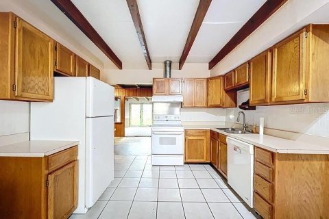 House in Saint Petersburg, Florida 3 bedrooms, 127.46 sq.m. № 1903644 - photo 2