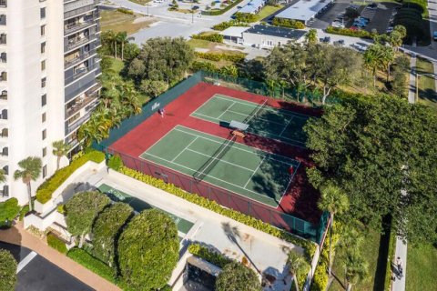 Condo in West Palm Beach, Florida, 3 bedrooms  № 914068 - photo 1