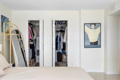 Condo in Hallandale Beach, Florida, 3 bedrooms  № 1941300 - photo 26