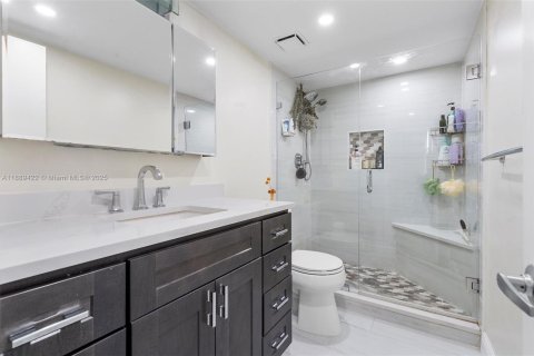 Condo in Hallandale Beach, Florida, 3 bedrooms  № 1941300 - photo 28