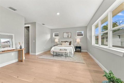 House in Tampa, Florida 4 bedrooms, 256.6 sq.m. № 2394107 - photo 10