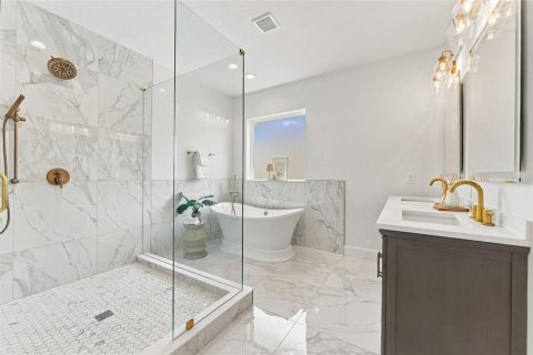 House in Tampa, Florida 4 bedrooms, 256.6 sq.m. № 2394107 - photo 12