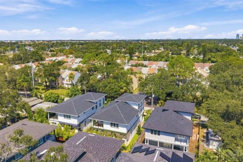 House in Tampa, Florida 4 bedrooms, 256.6 sq.m. № 2394107 - photo 22