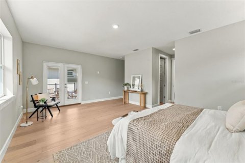 House in Tampa, Florida 4 bedrooms, 256.6 sq.m. № 2394107 - photo 11