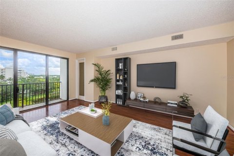 Condo in Belleair, Florida, 2 bedrooms  № 1914444 - photo 16