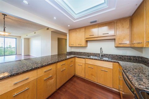 Condo in Belleair, Florida, 2 bedrooms  № 1914444 - photo 21