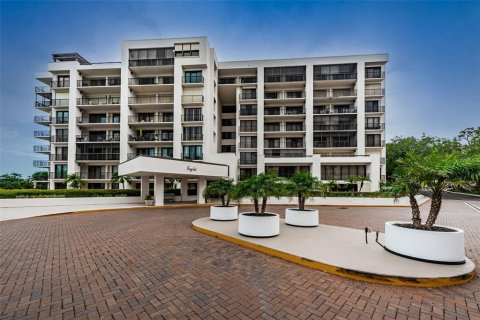 Condo in Belleair, Florida, 2 bedrooms  № 1914444 - photo 1