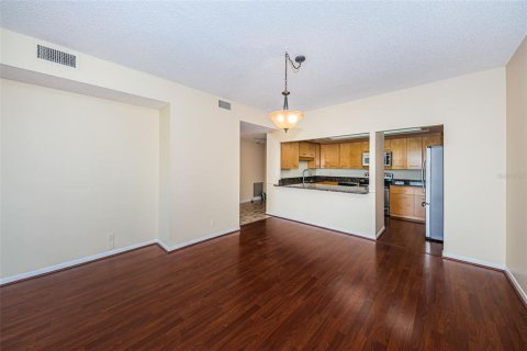 Condo in Belleair, Florida, 2 bedrooms  № 1914444 - photo 15