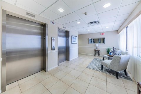 Condo in Belleair, Florida, 2 bedrooms  № 1914444 - photo 7