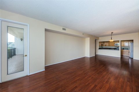 Condo in Belleair, Florida, 2 bedrooms  № 1914444 - photo 14