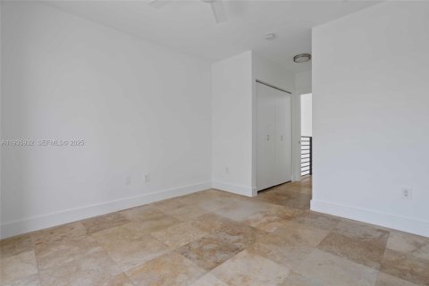 Townhouse in Miami, Florida 3 bedrooms, 175.21 sq.m. № 1994289 - photo 17
