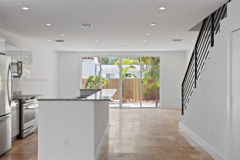 Townhouse in Miami, Florida 3 bedrooms, 175.21 sq.m. № 1994289 - photo 11
