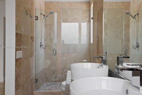 Townhouse in Miami, Florida 3 bedrooms, 175.21 sq.m. № 1994289 - photo 22